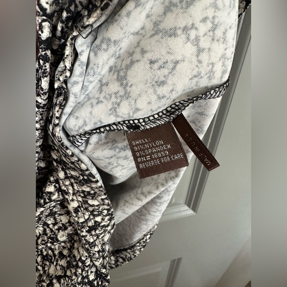 J. McLaughlin Women’s Ruched Side Dress Stretchy - Picture 4 of 7